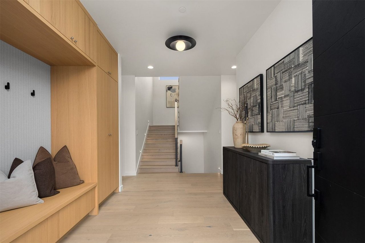 29 20th Ave
