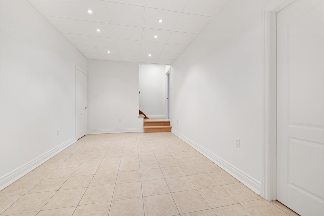 19 Logan Crt 