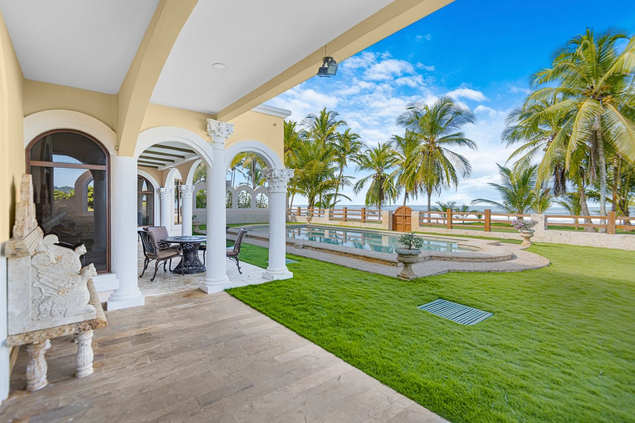 Hermosa Villa Beachfront Estate