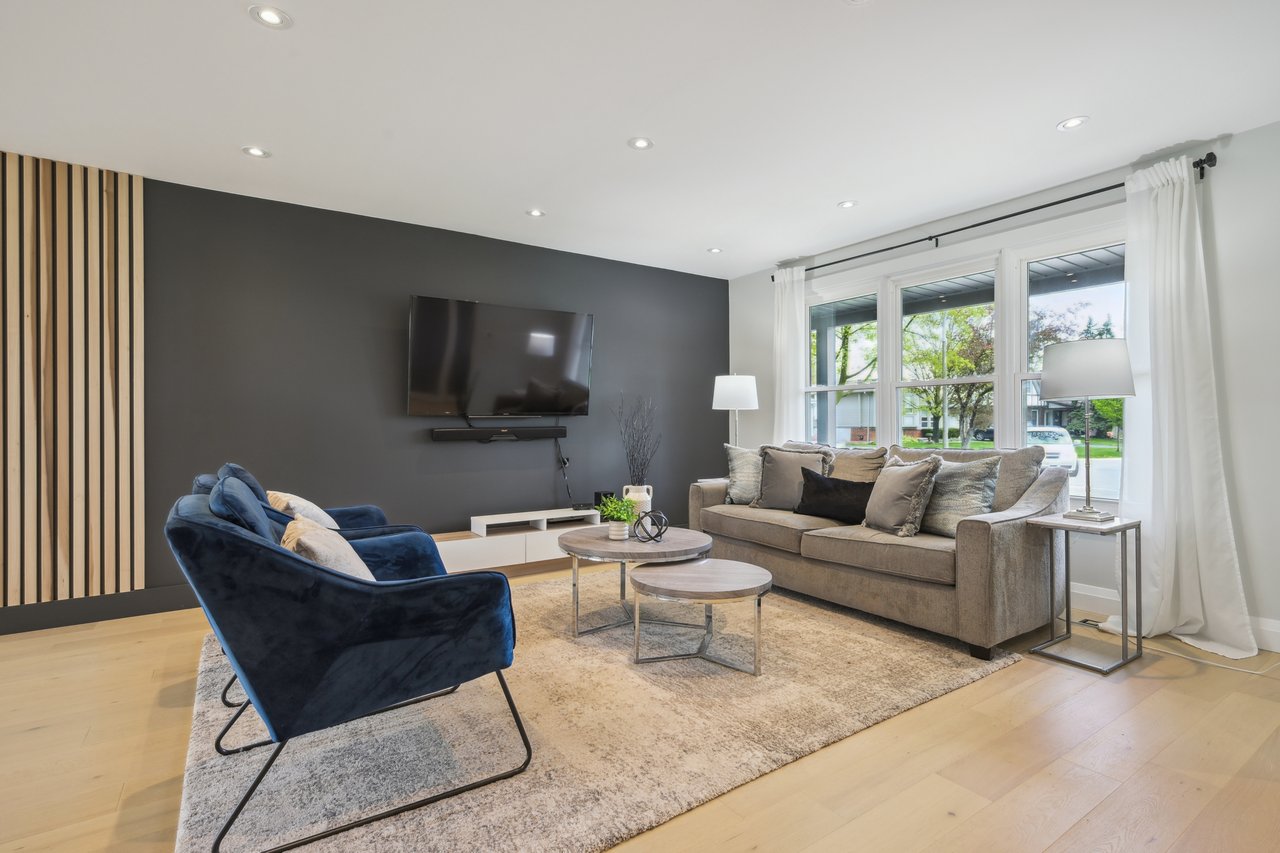 Completely Renovated Sidesplit on an Exclusive Cul-De Sac