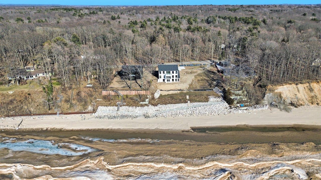 2578 2576, 2572 Lakeshore Drive