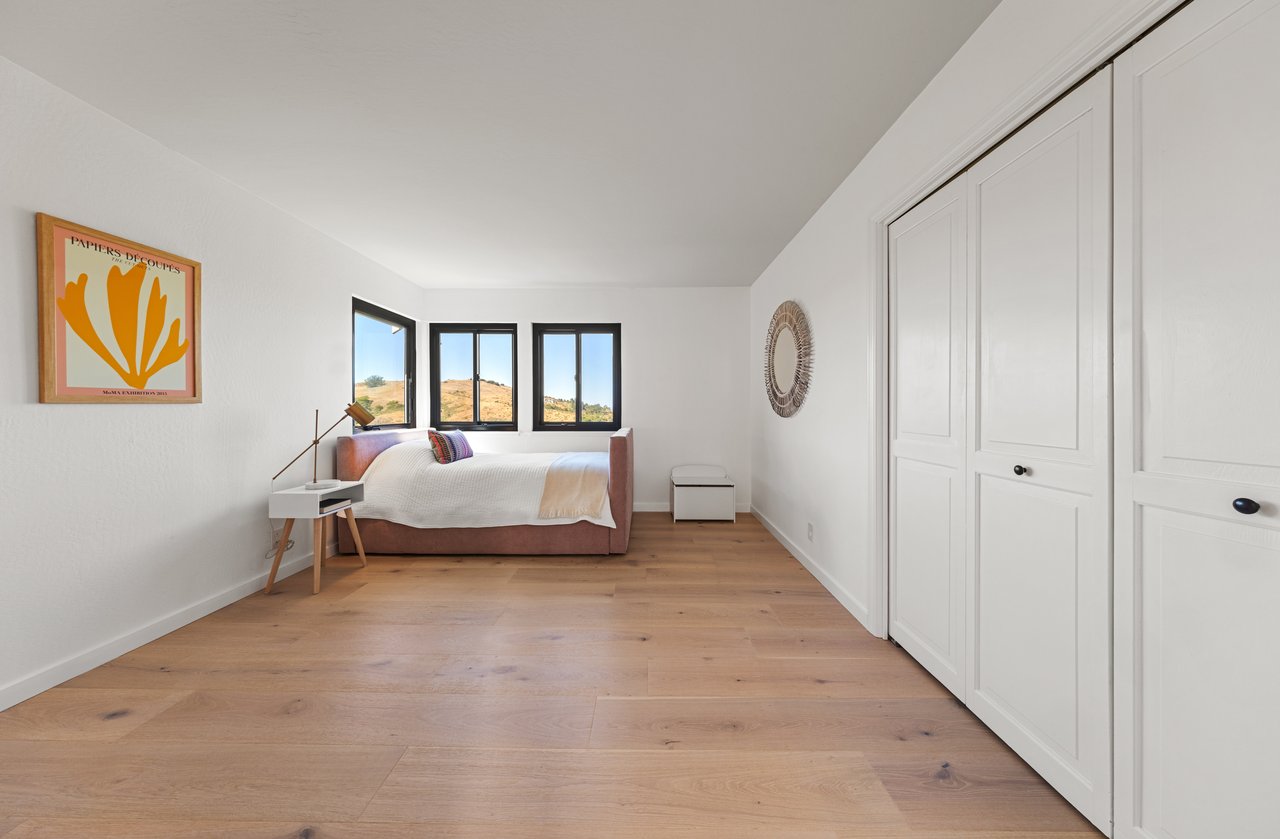 Stylish View Home on a Cul-De-Sac