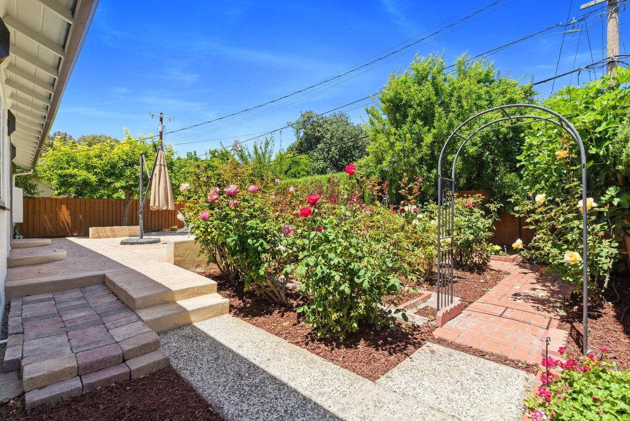 2101 Leon Drive