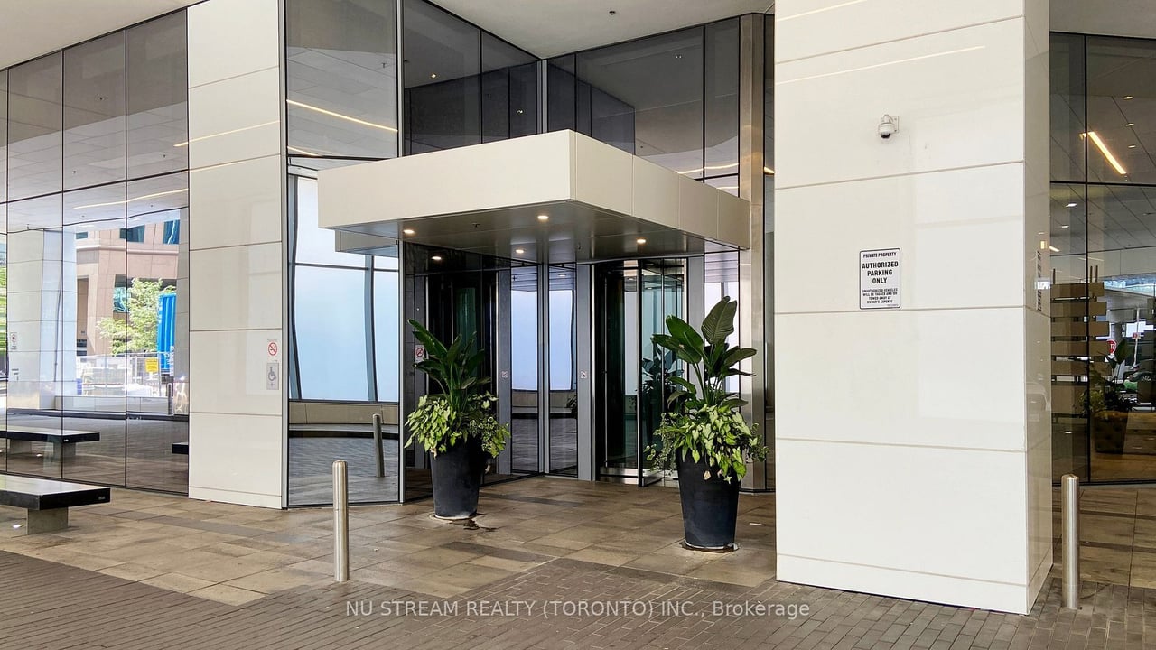 ICONIC LIVING AT 100 HARBOUR ST