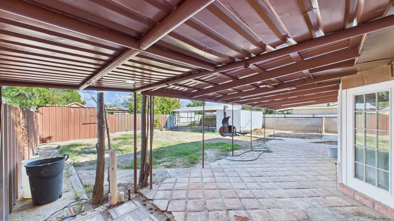 2210 Country Club Dr