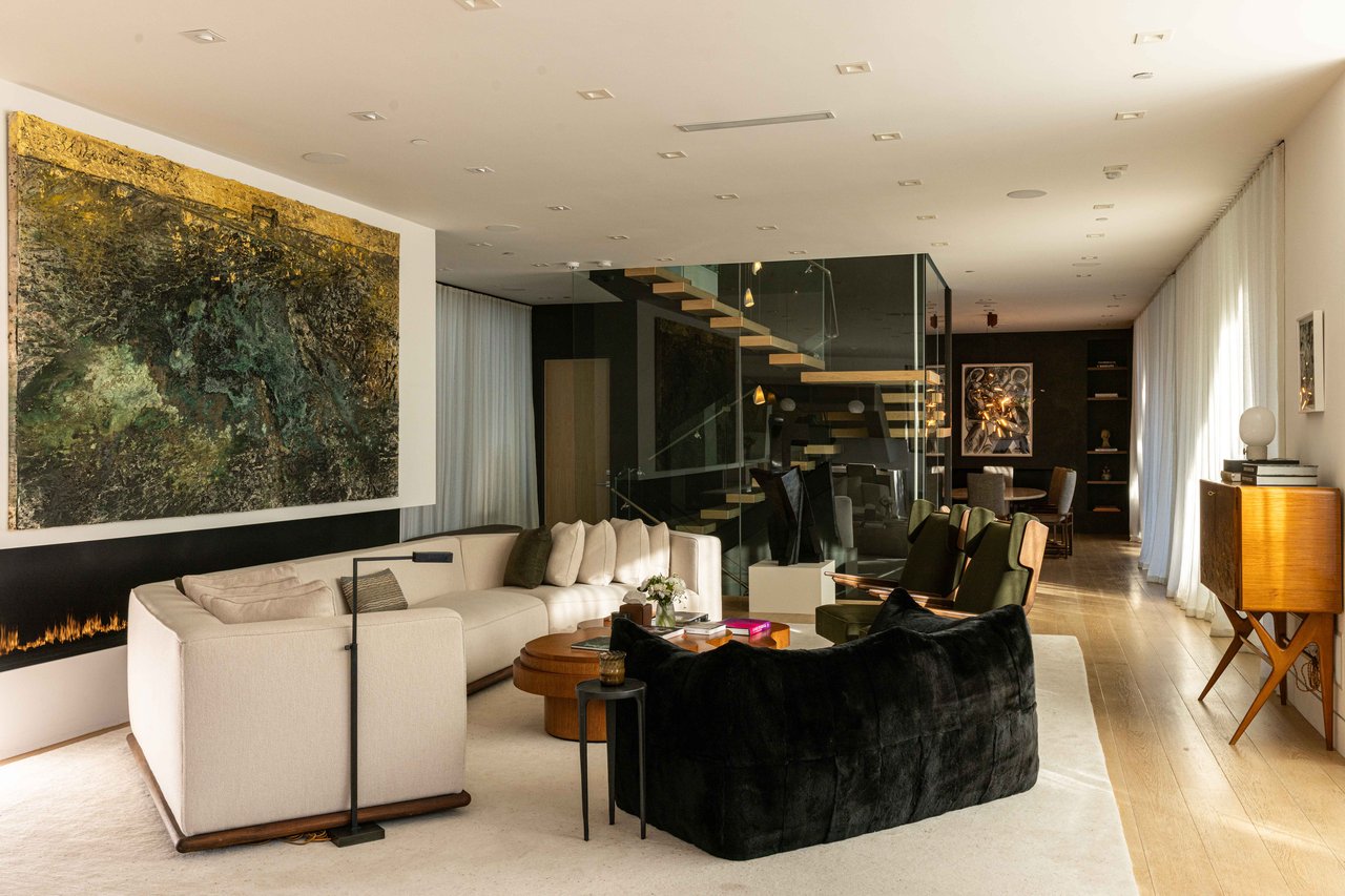 815 N Tigertail Rd, Brentwood