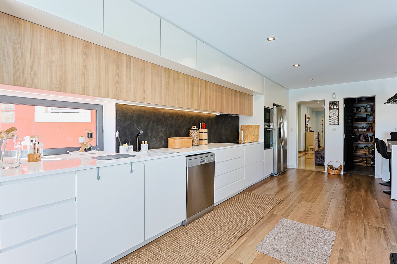 Exclusive 4,000 m² Estate in Azeitão with Tennis Court, Spa & Approved Development Project