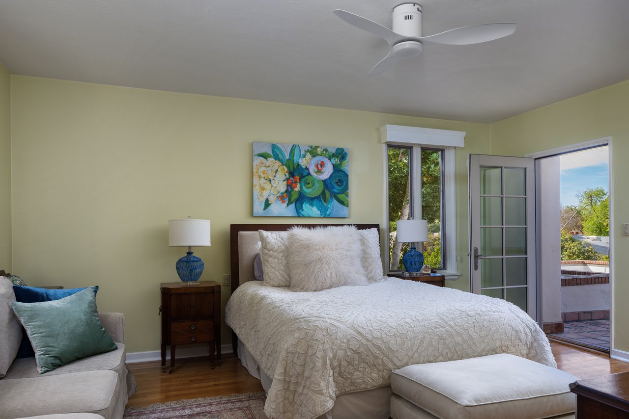 3042 N MANOR Drive E