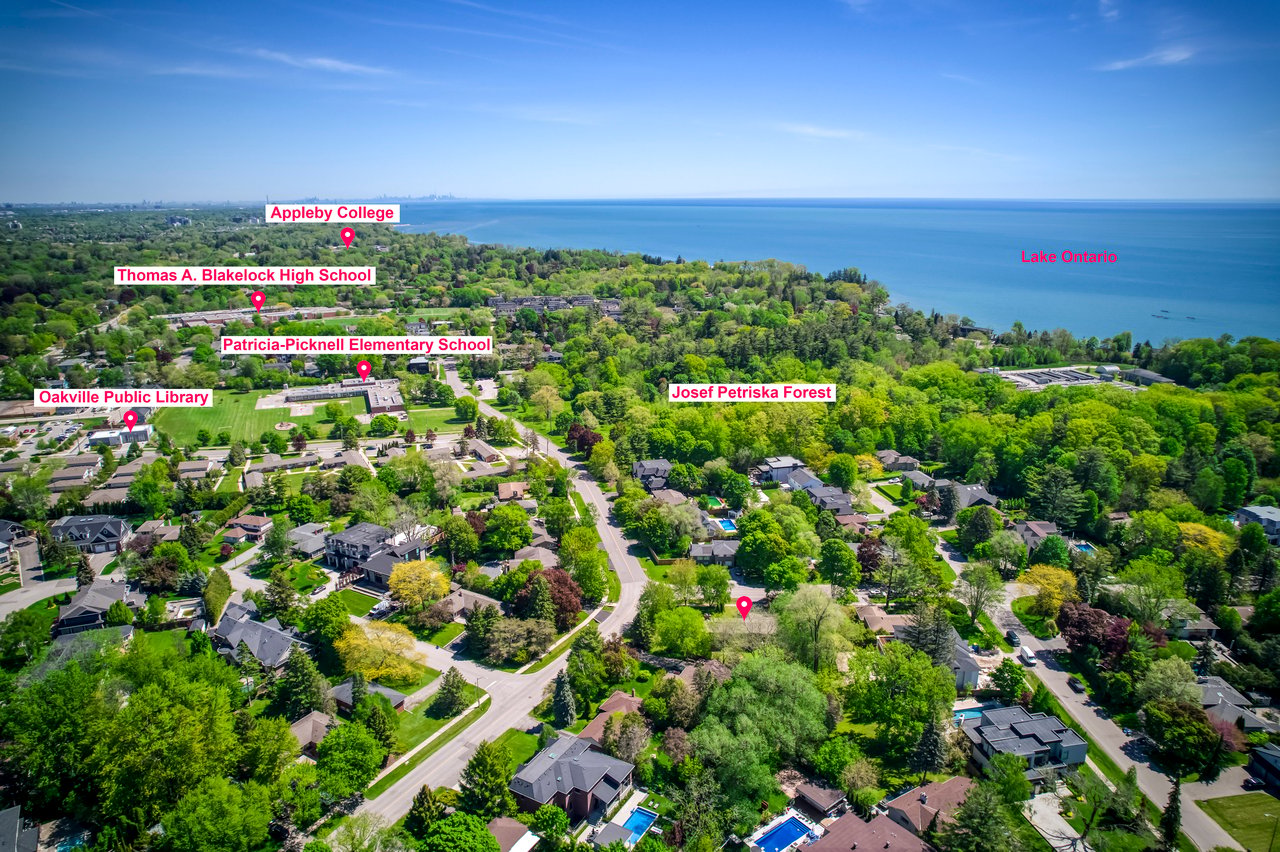 220 Woodhaven Park Dr, Oakville