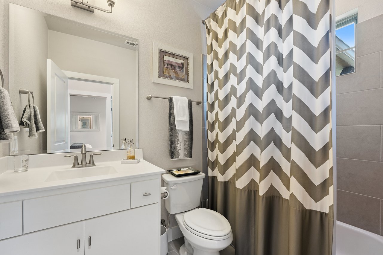 Modern Transitional Luxury Home in Gated Bluffs of Steiner Ranch | Lake Austin Access + Hill Country Views | $1.9MM