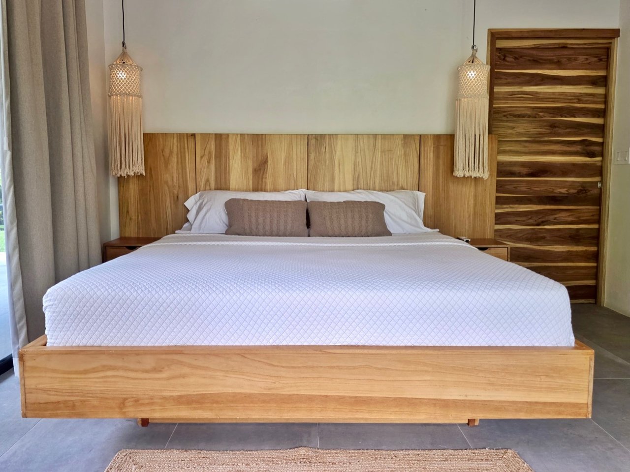 Stunning New Modern Home in Ojochal – Usable Lot Surrounded by Jungle and Creeks