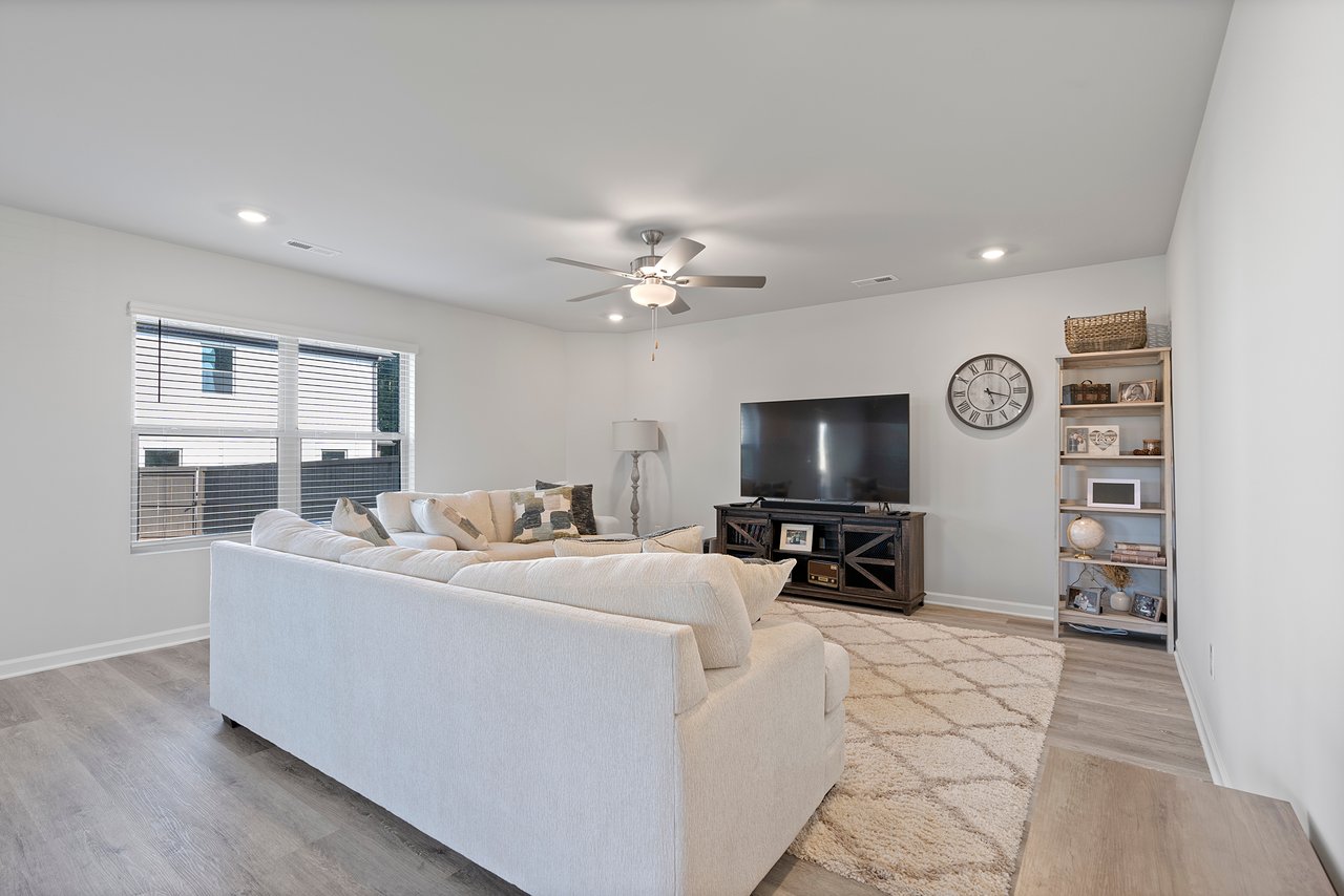5 BEDROOMS! 3 BATHROOMS! ALMOST BRAND NEW!
