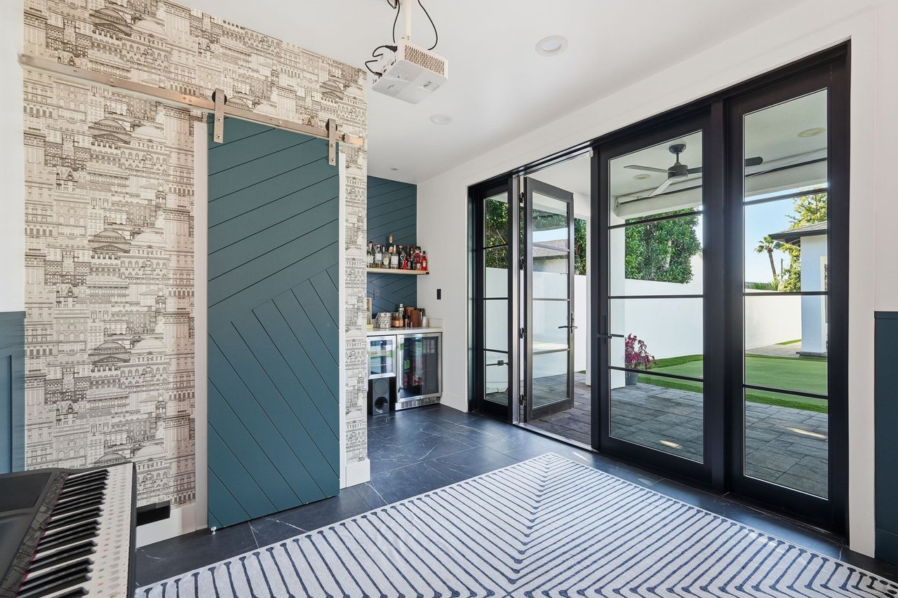 3901 E WELDON Avenue