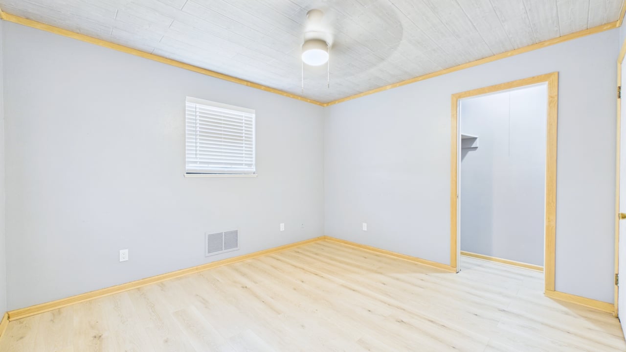 1015 W Normandy Dr