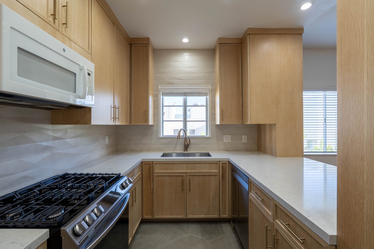 5135 Zelzah Ave #305