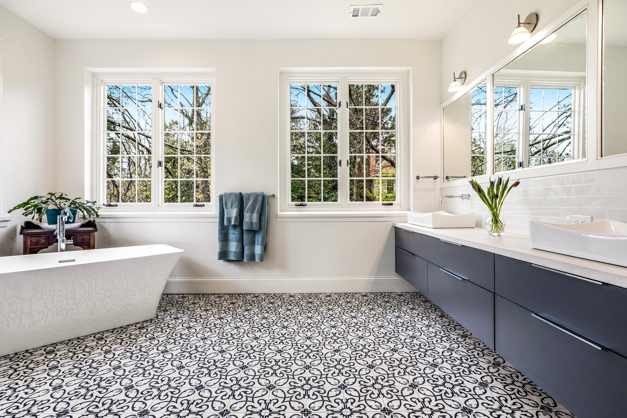 794 Springdale Road NE