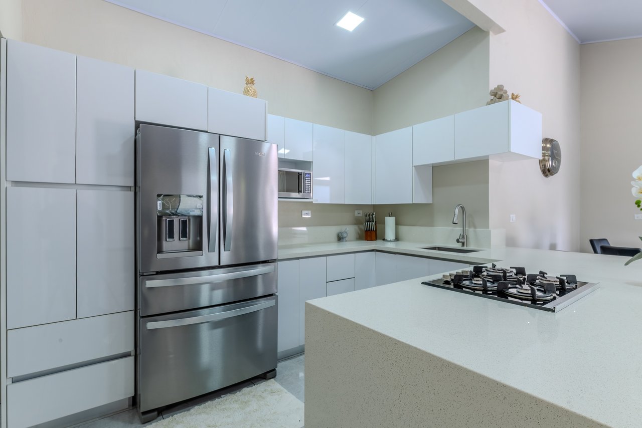 Spacius Home in Pérez Zeledón | 3 bedrooms, 3 Bathrooms 