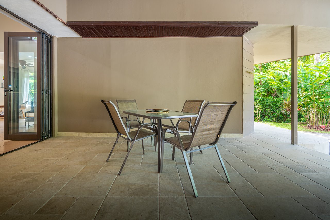 Casa Luna, 3bed /3bath Private Oasis, Convenient Location