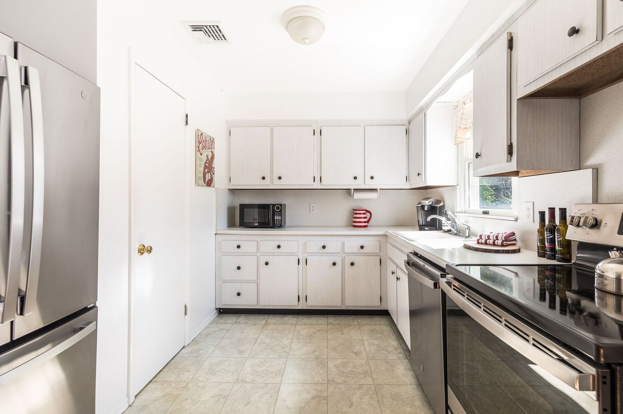 40 Riverdale Dr