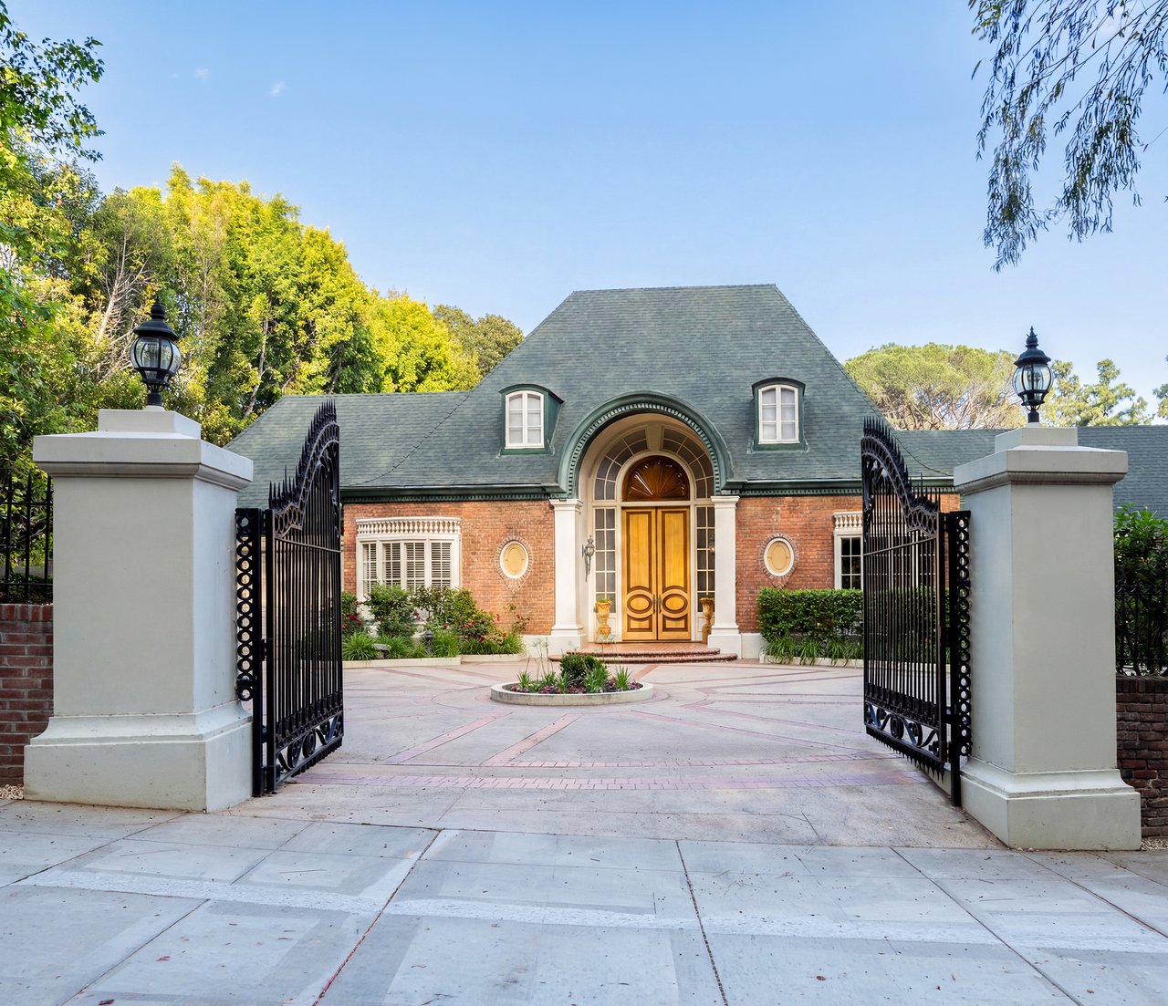 1025 N Crescent Dr, Beverly Hills