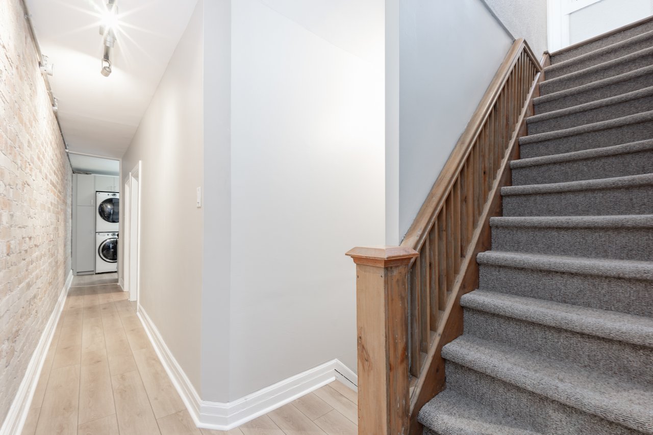 15 Indian Rd Cres #Upper