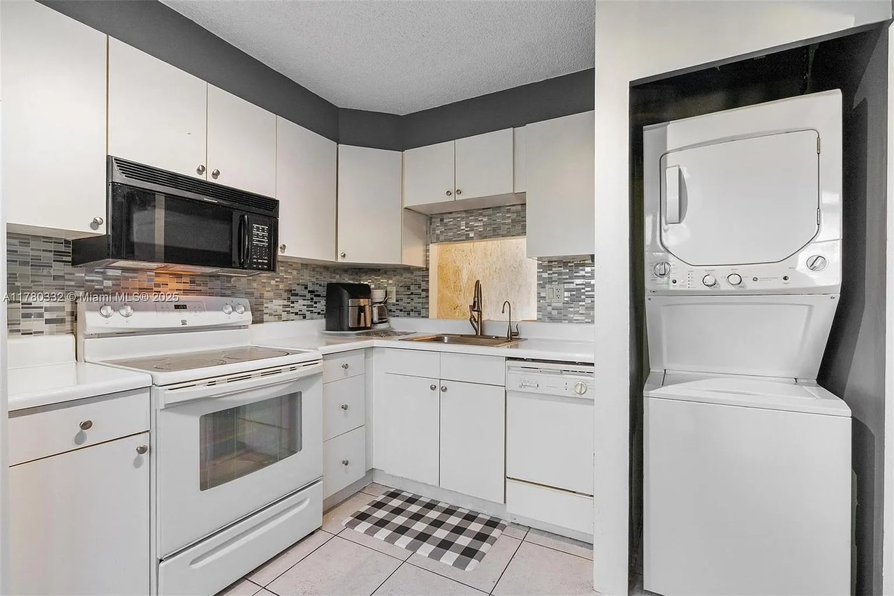 3200 NW 5th Ter Apt 33