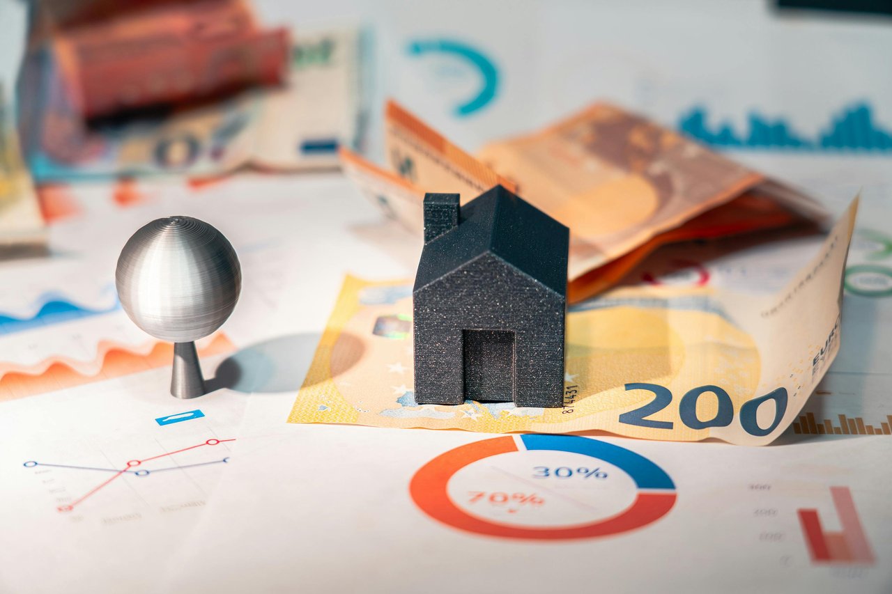 Real Estate Experts Assess the Impact of First Republic Bank's Exit from the Market.