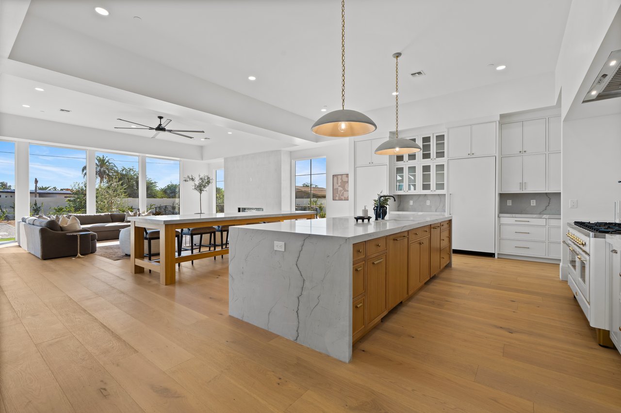 10809 North 82nd Place