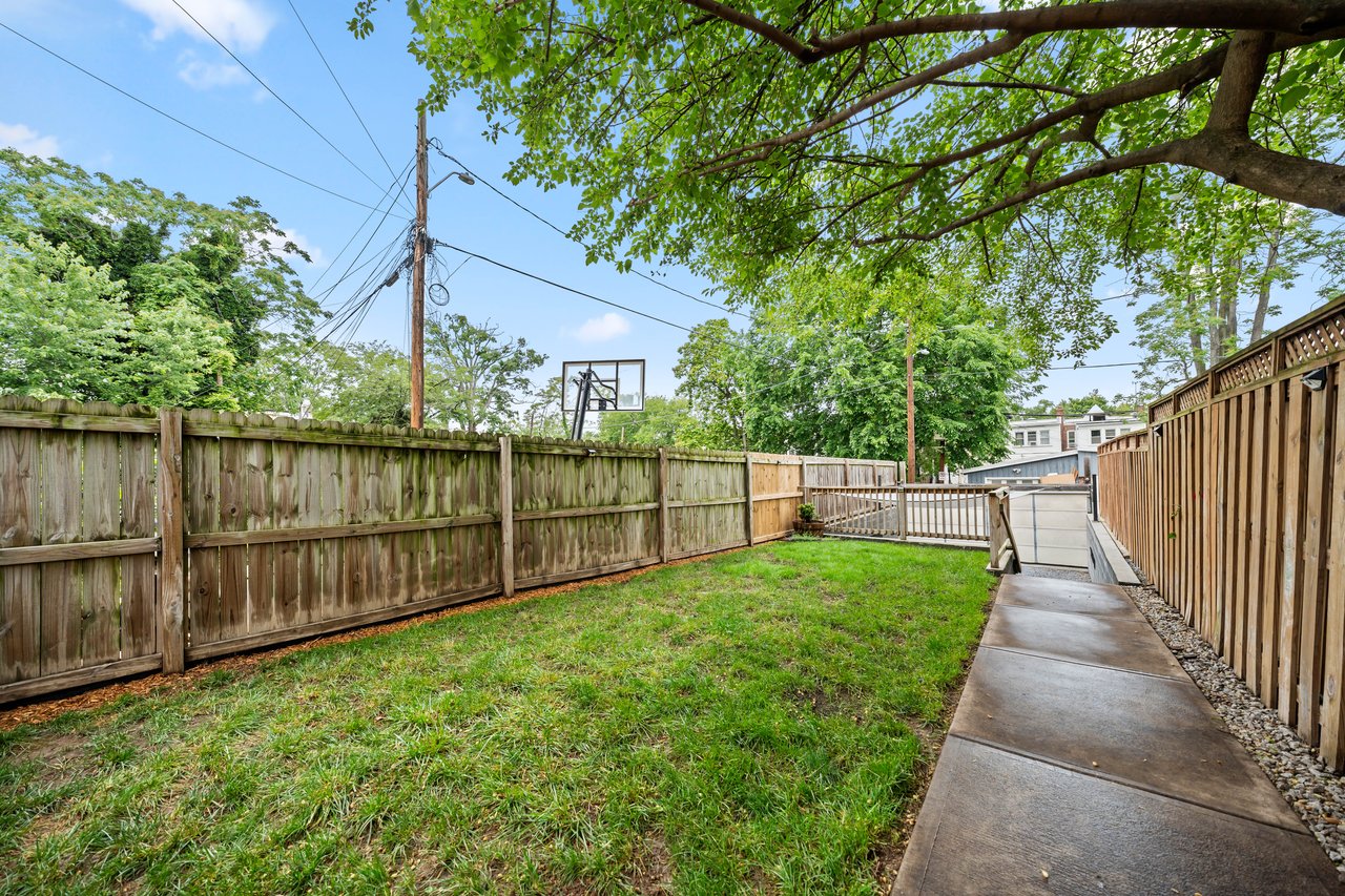 613 Longfellow St NW