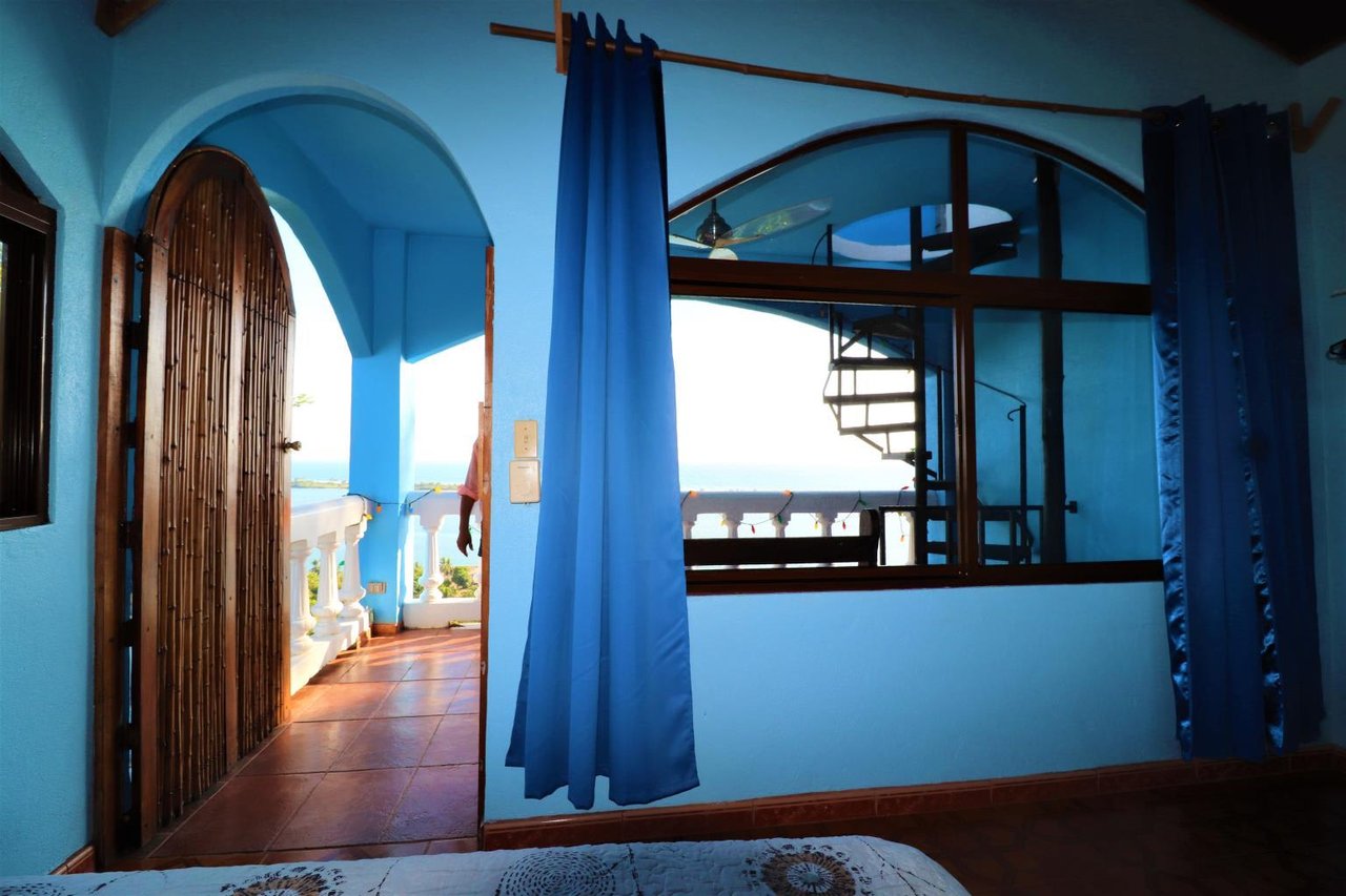 Iconic Eco-lodge With Outstanding Ocean, Sunset, and Mountain Views