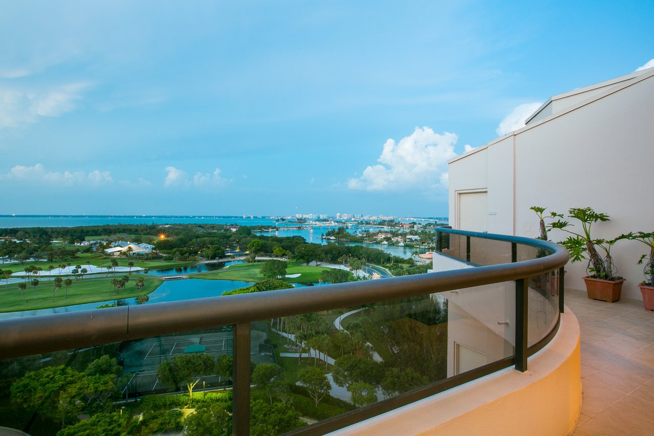 415 L Ambiance Dr, #PH-C