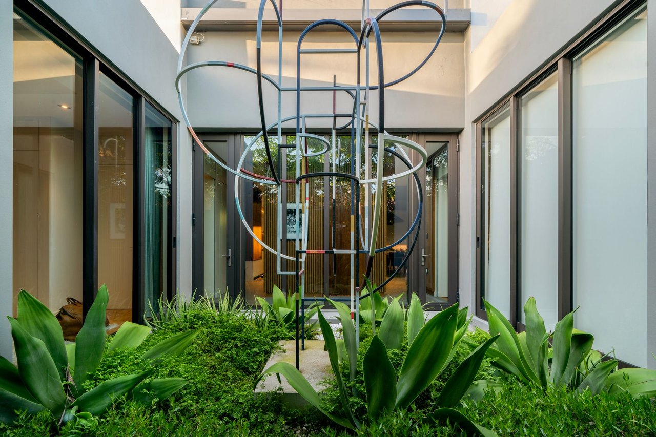 BISCAYNE POINT VILLA MOIRE