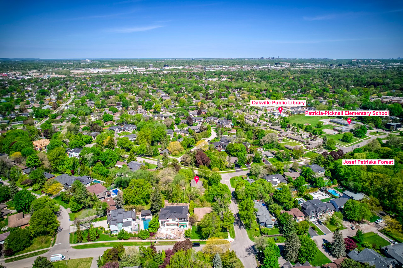 220 Woodhaven Park Dr, Oakville
