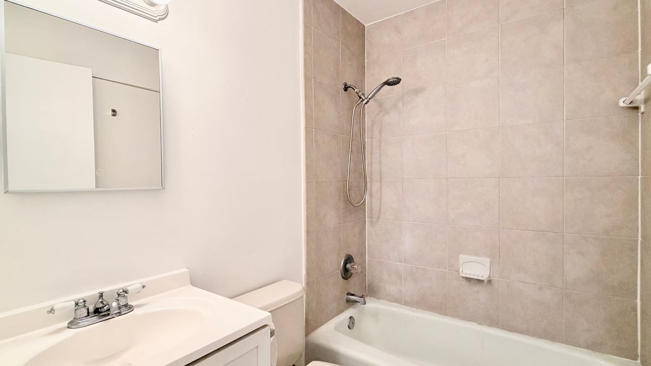 Casselberry Three-Bedroom, Two-Bathroom Duplex Unit with Private Yard