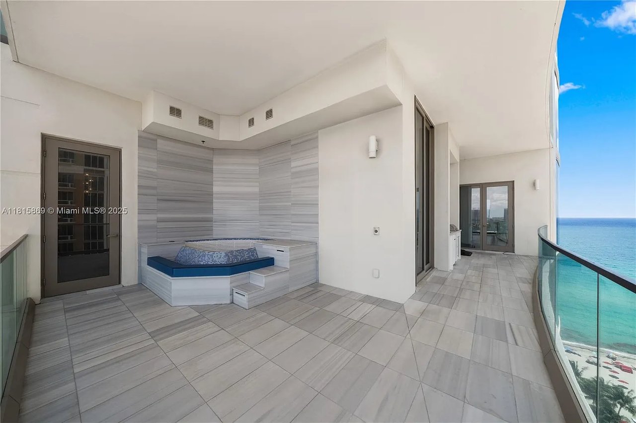 17901 Collins Ave #1607