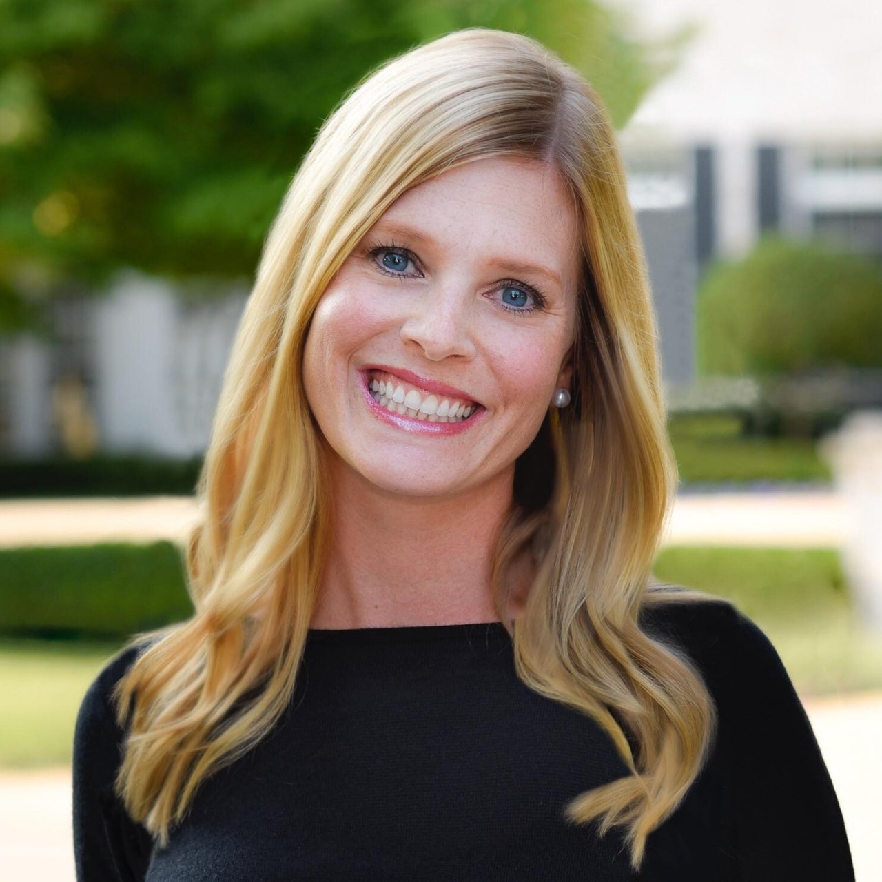 Stacy Burgoon Winnetka, IL Real Estate Agent Headshot