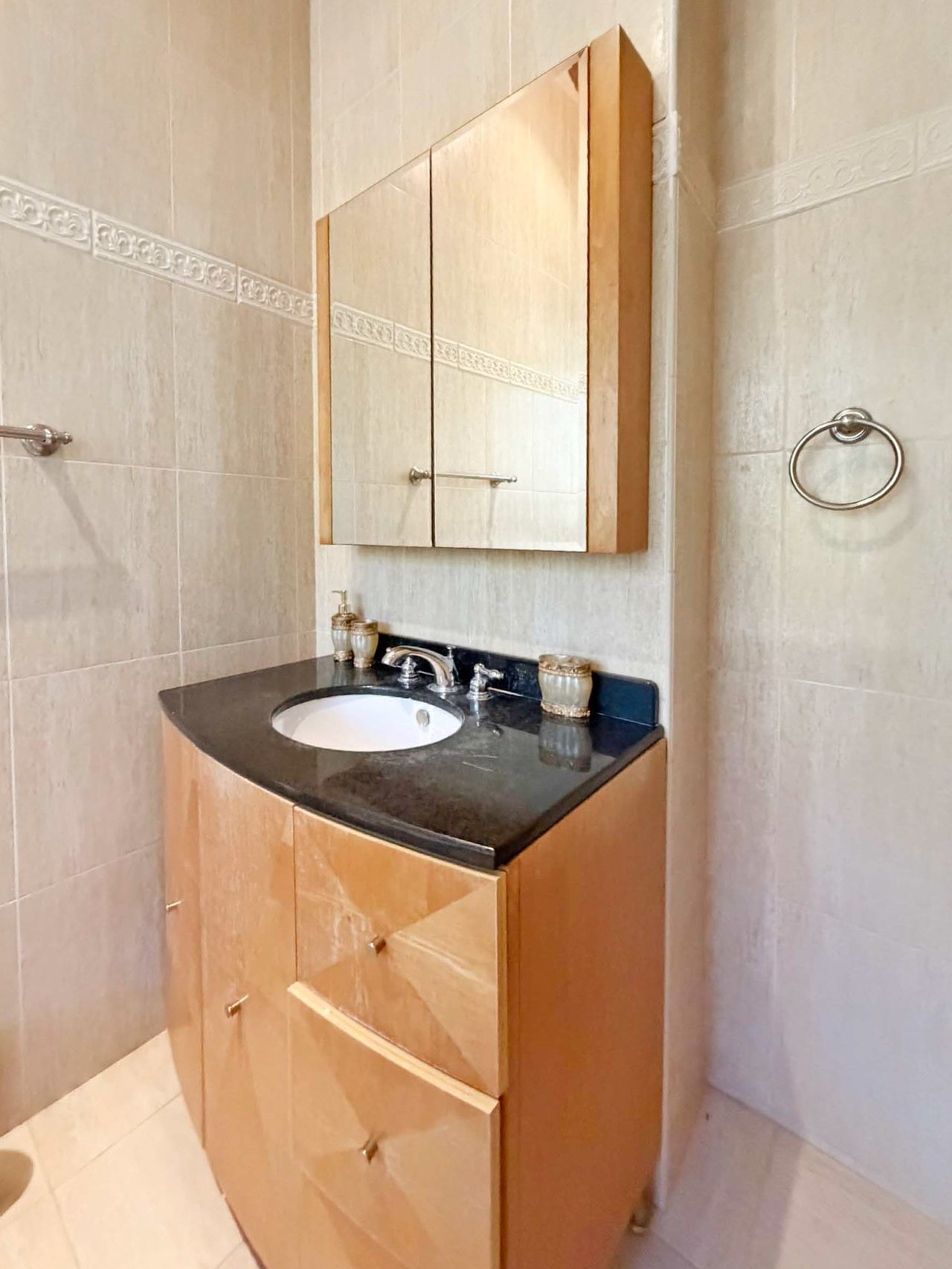 565 Parham Town 7 Bedroom Villa