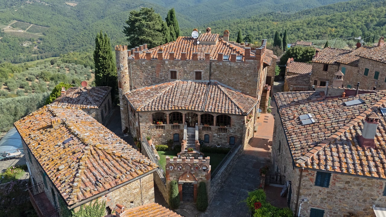 CASTELLO DEGLI STENDARDI