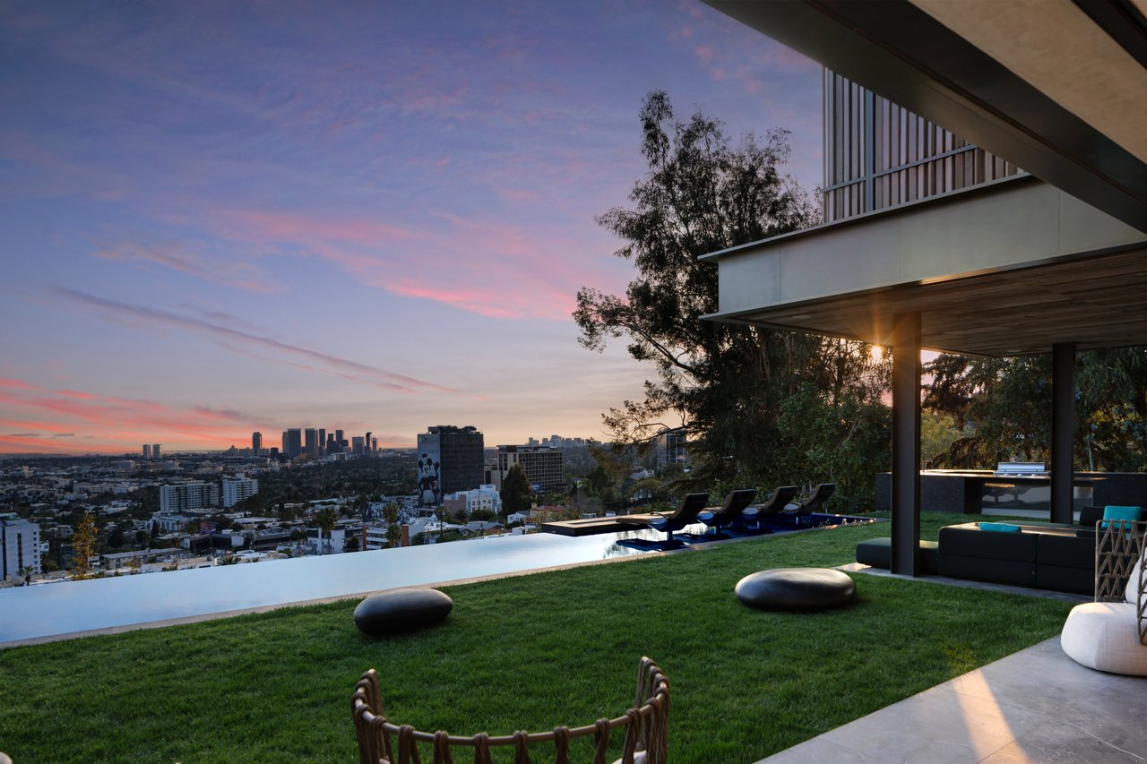 8741 St Ives Dr, Hollywood Hills