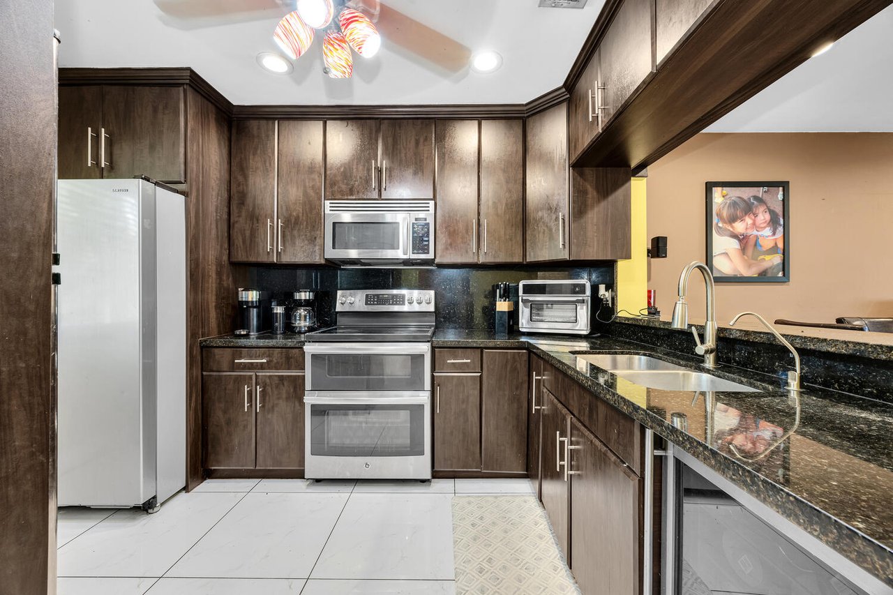 Lakefront Townhouse in Pembroke Pines