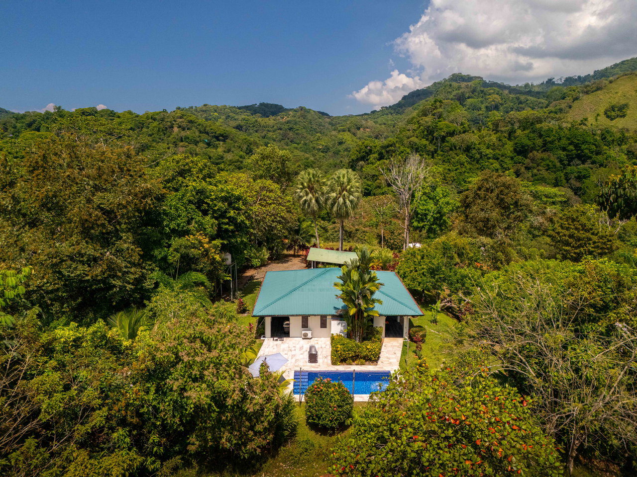 Beautiful Casa Tucán Escape, Tres Rios,  Gorgeous Mountain View with Room to Build!