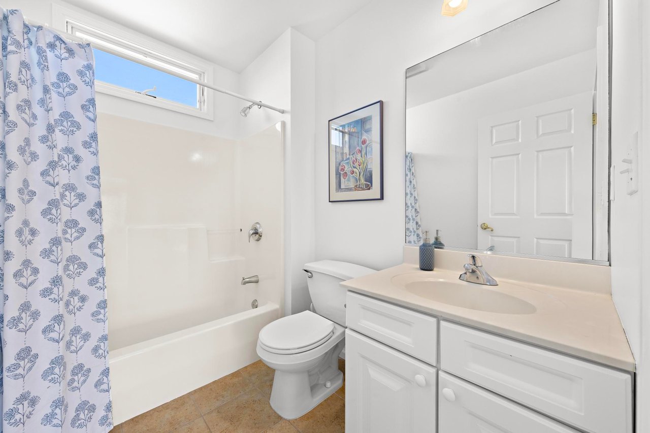 7 W Julia Ave, Long Beach Twp