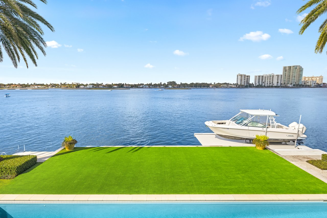 Georgian Waterfront Mansion on Everglades Island