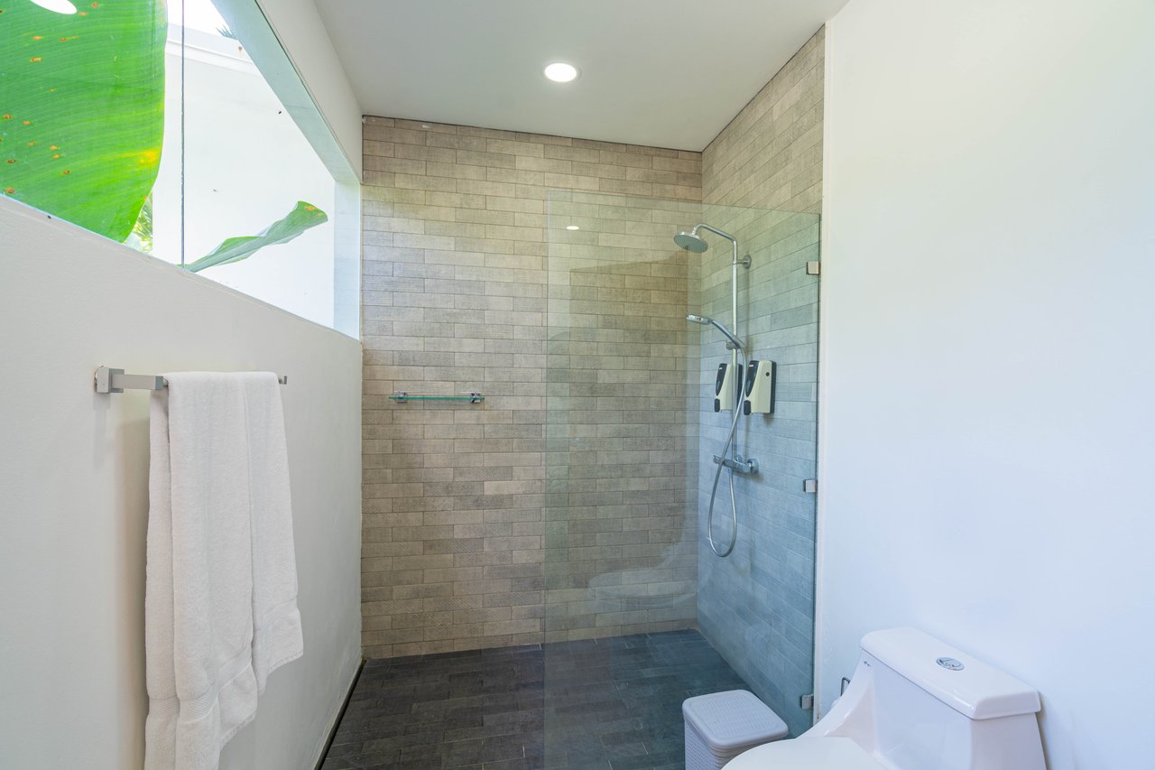 22 Unit Tropical Boutique Hotel steps from Manuel Antonio Park & Beach