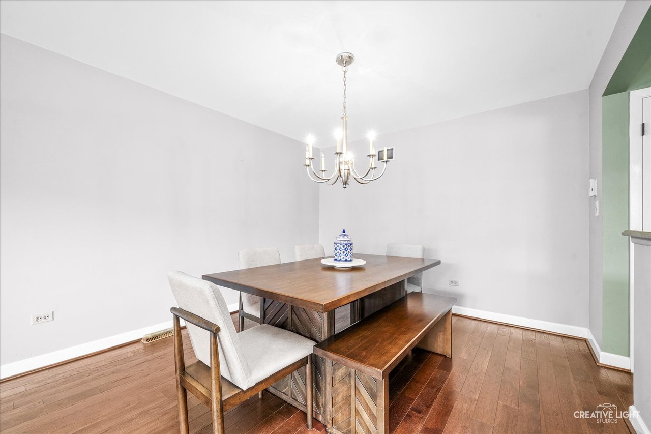 Dining room space of 8316 Woodland Court Condos Unit 5 Darien IL 60561