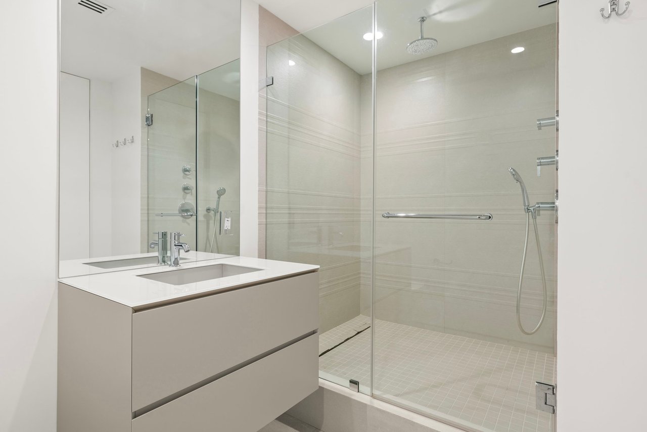 100 S Pointe Drive, Residence 1906/07