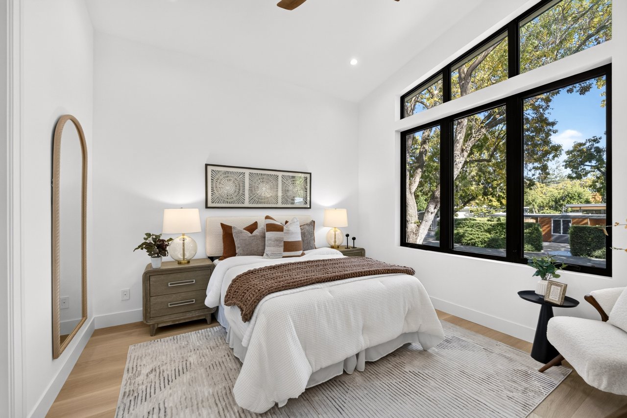 1084 Moffett Circle, Palo Alto, California 94303