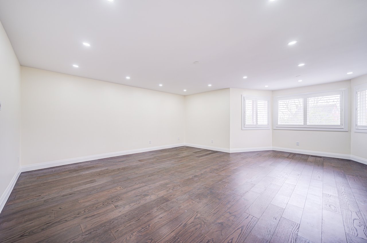 1126 Berkshire Crt