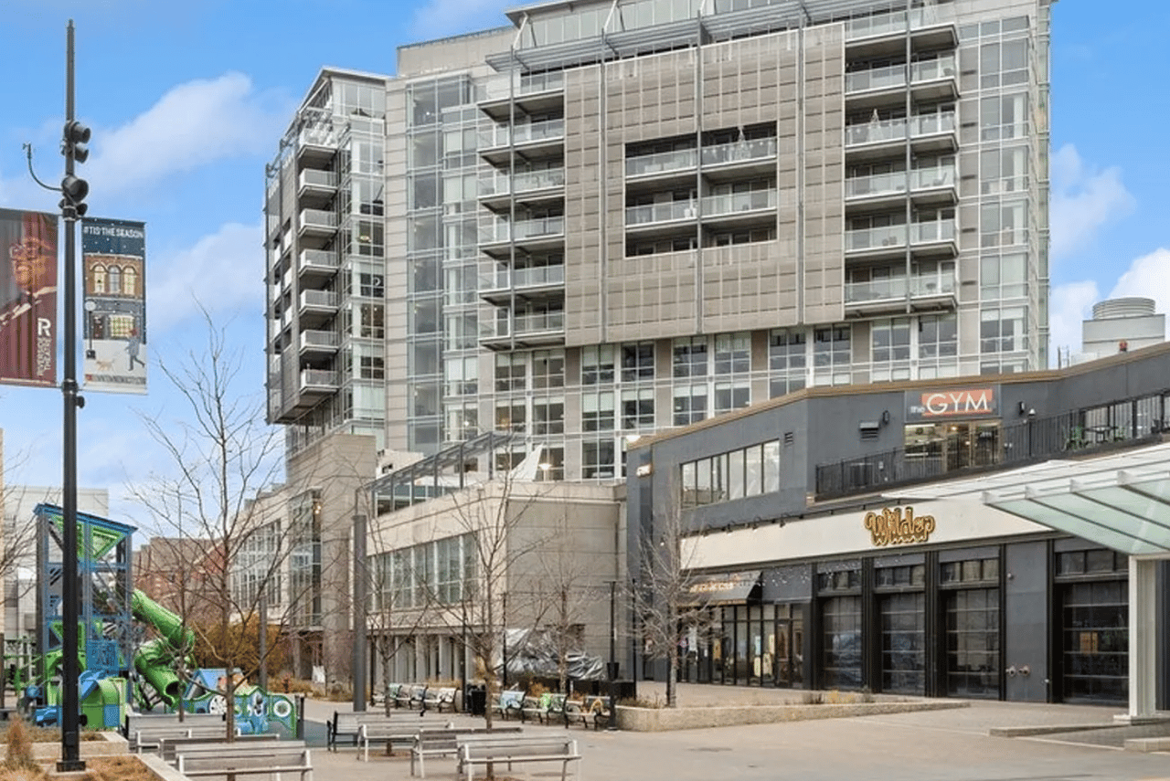 221 E College St Apt 709