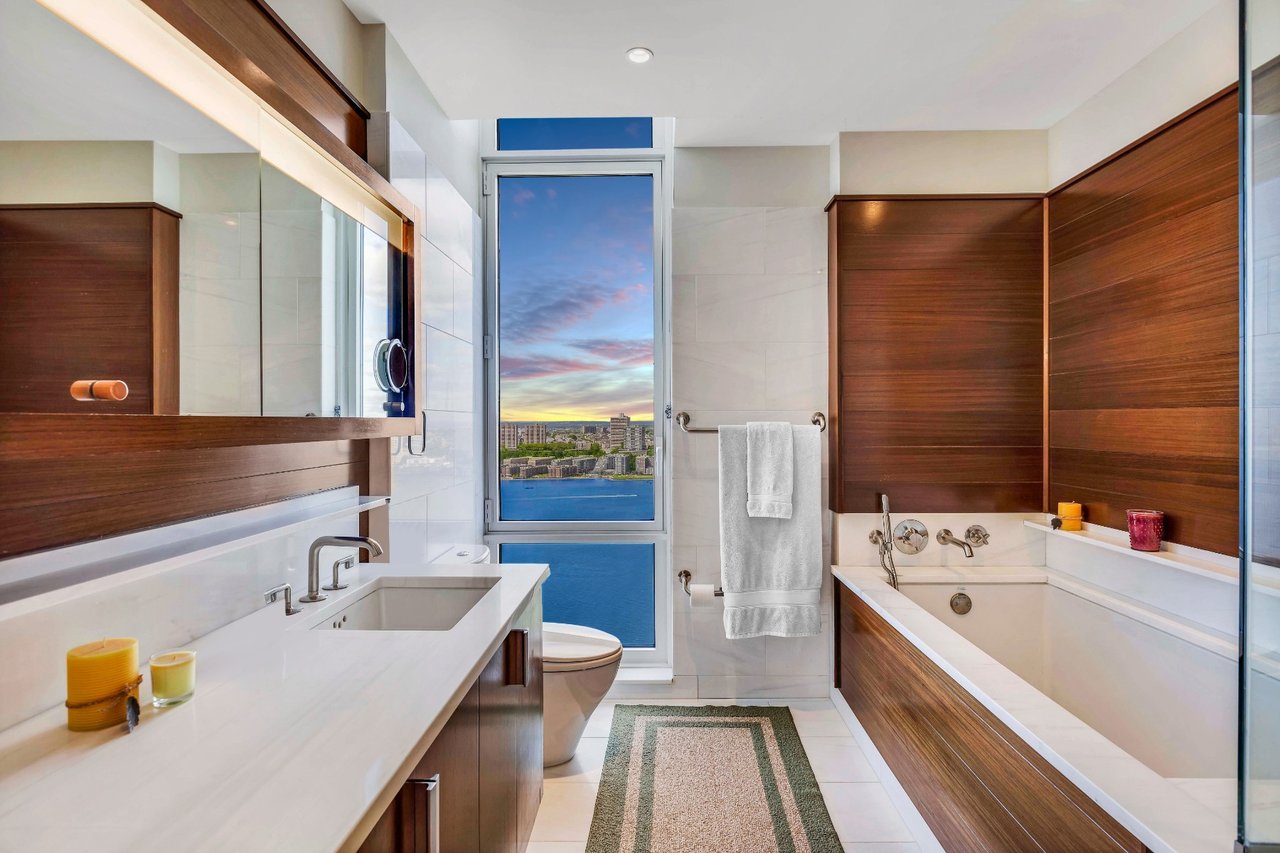 60 Riverside Boulevard, #PH-3901